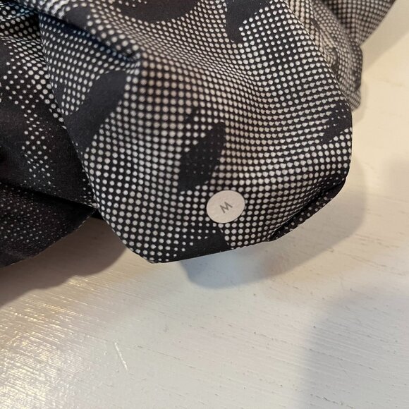 Lululemon Men's Black White Camo T.H.E. Linerless 9" Short - Size Medium - Picture 5 of 5